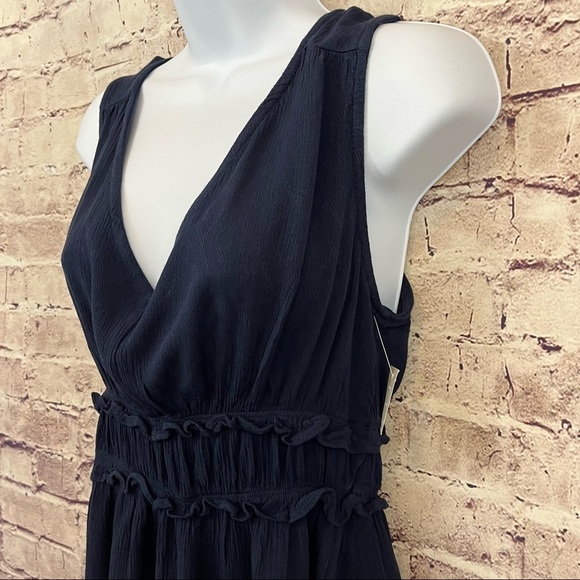 Maurices Navy V Neck Textured Rayon Sleeveless Top - Picture 4 of 9